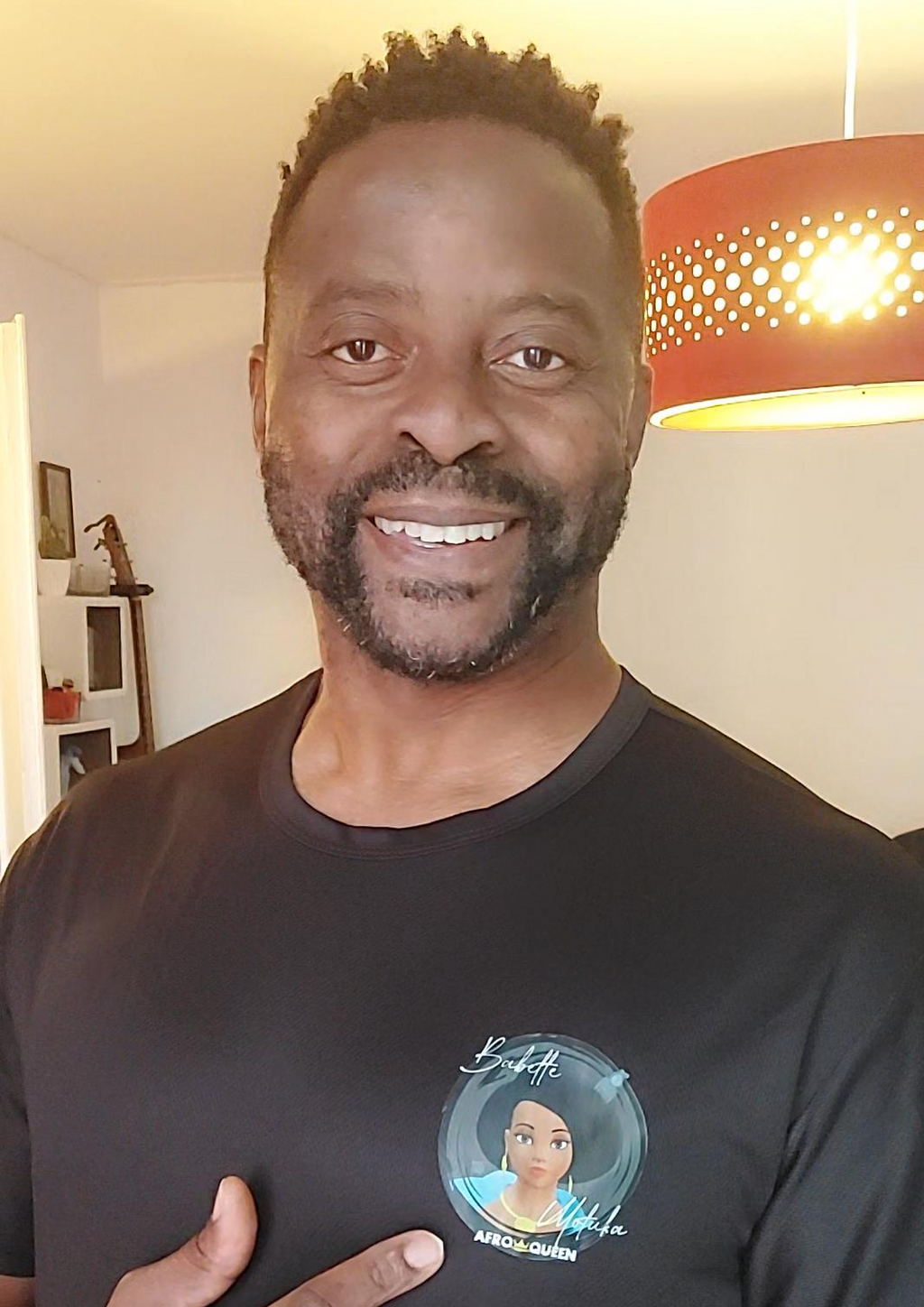 Sobre Noir 🌟 - T-shirt Babette Motuka AfroQueen, Unisexe, Manche Courte, Coupe Classique, Noir, S-XXL, Coupe Regular, Casual, Col Rond