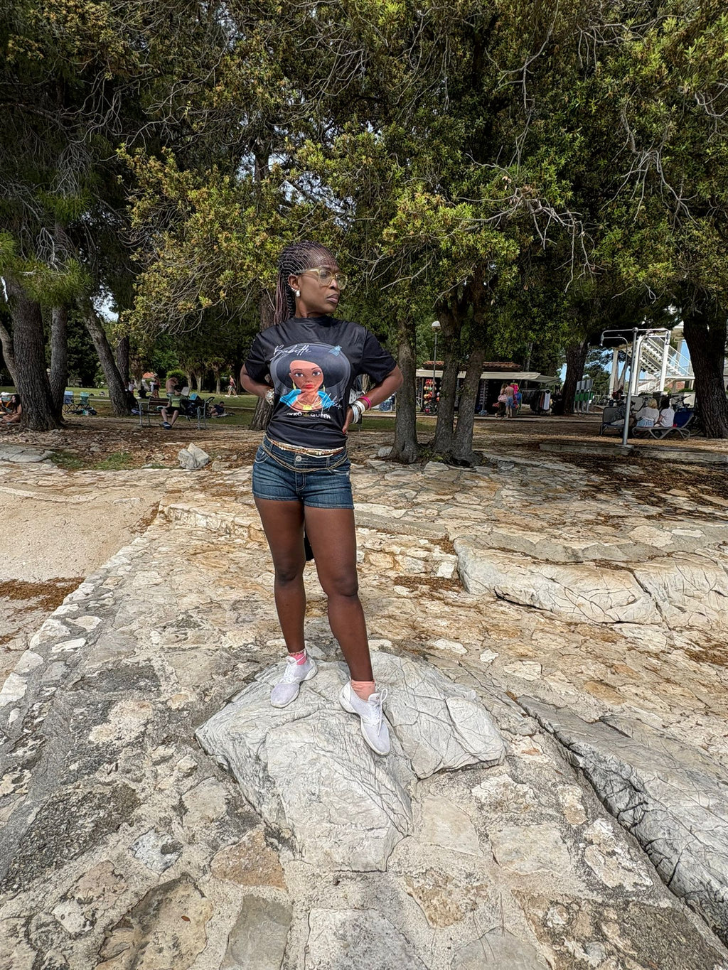 T-shirt Babette Motuka AfroQueen couleur Noire👑, Unisexe, Manche Courte, Coupe Classique, Noir, S-XXL, Coupe Regular, Casual, Col Rond