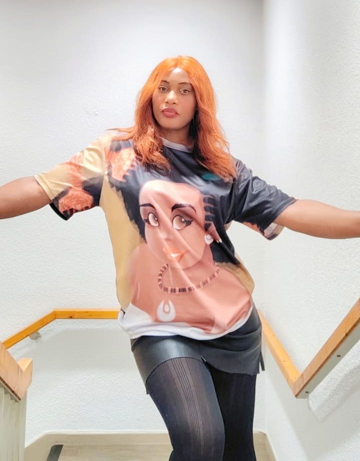 T-shirt Babette Motuka Kisanola 🪮, Unisexe, Manche Courte, Coupe Classique, Noir, S-XXL, Coupe Regular, Casual, Col Rond