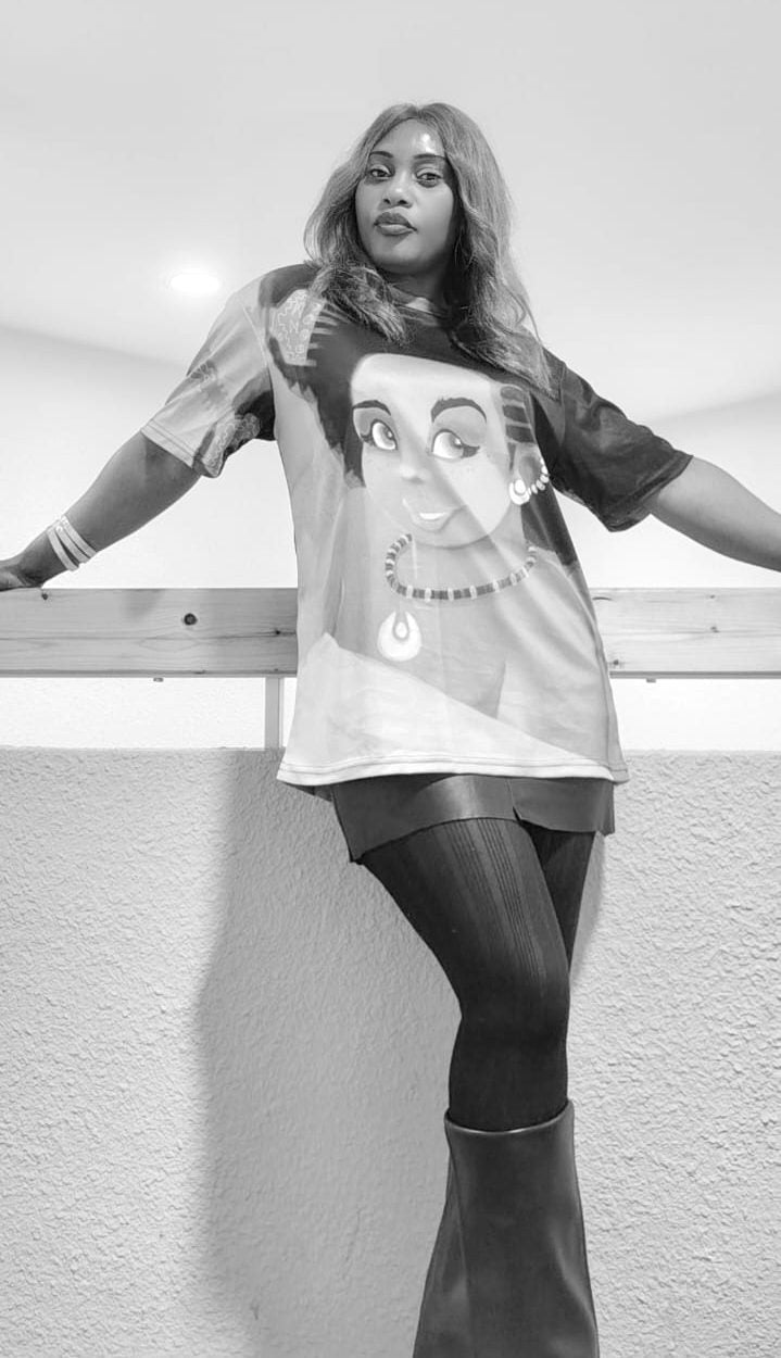 T-shirt Babette Motuka Kisanola 🪮, Unisexe, Manche Courte, Coupe Classique, Noir, S-XXL, Coupe Regular, Casual, Col Rond